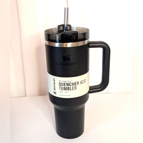 Stanley Tumbler Quencher H2.0 "The Flowstate"  40 OZ Black NWT - Picture 1 of 5